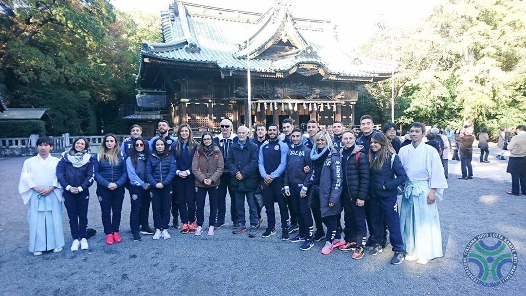 Gli azzurri in visita ad un tempio giapponese